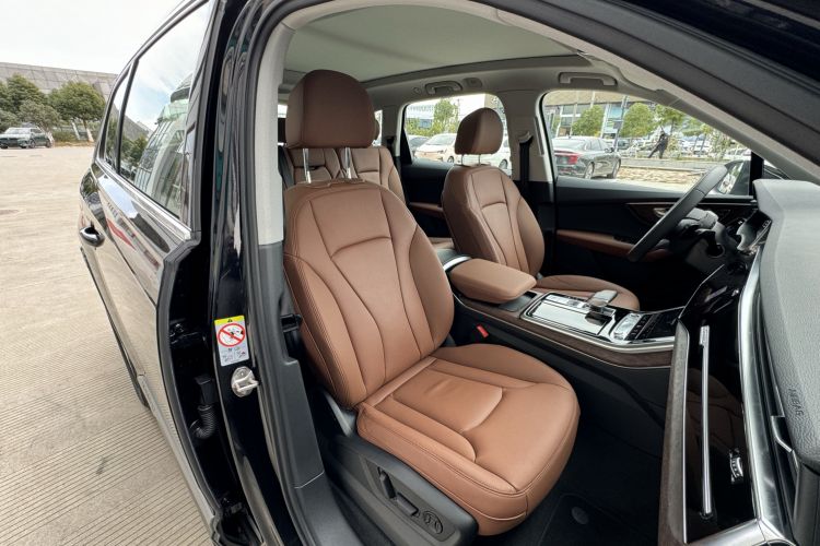 Used Audi Q7 2021 45 TFSI quattro S line Sport model Right Front Seat