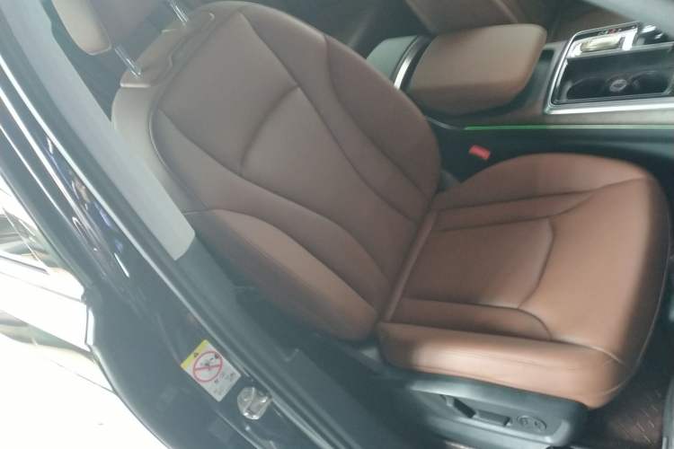Used Audi Q7 2021 55 TFSI quattro S line Sport model Right Front Seat
