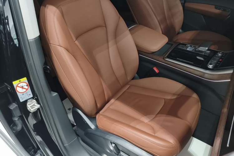 Used Audi Q7 2021 45 TFSI quattro S line Sport model Right Front Seat