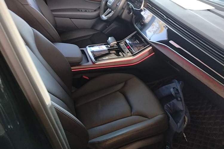 Used Audi Q7 2021 45 TFSI quattro S line Sport model Right Front Seat
