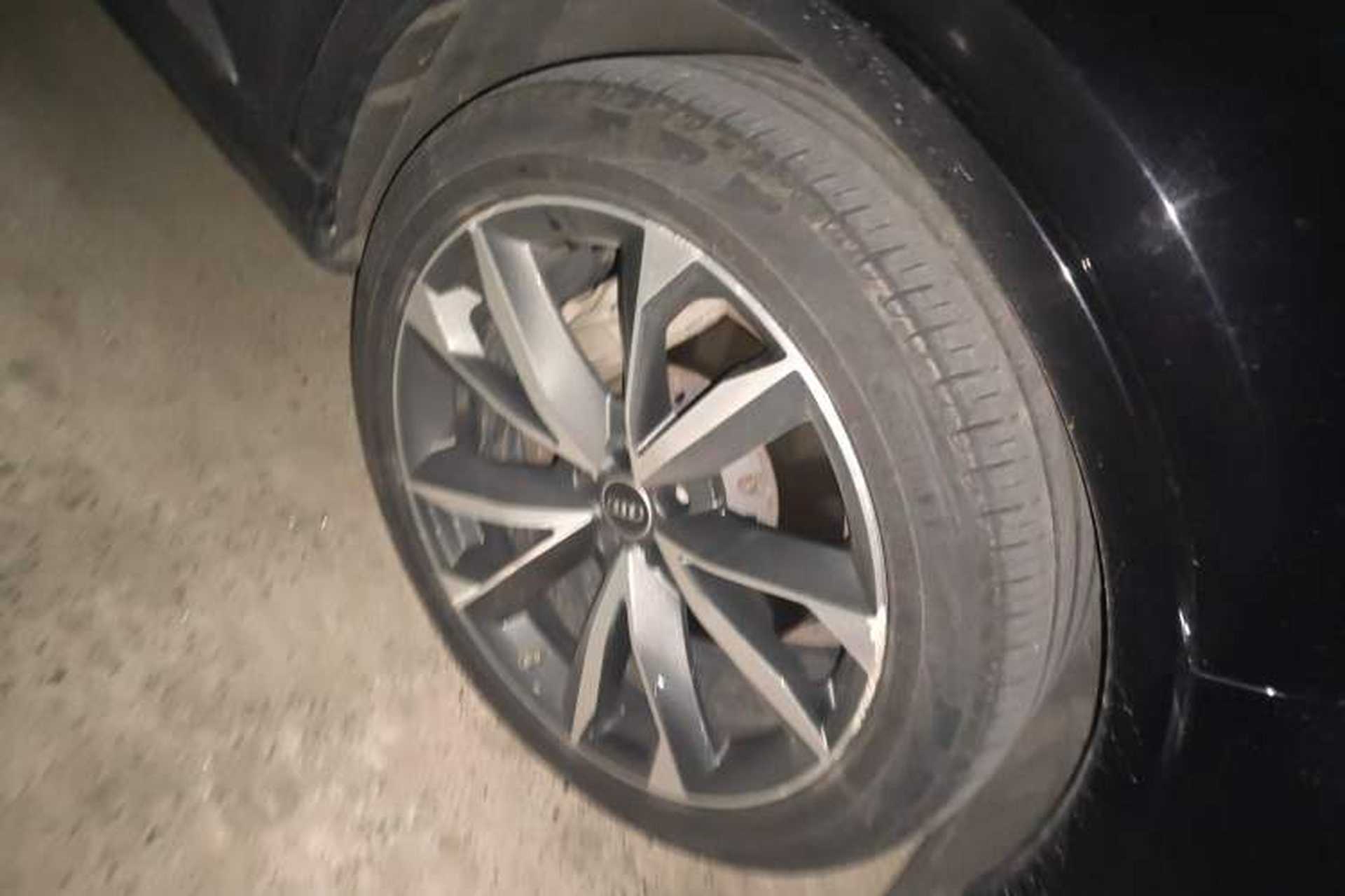 Used Audi Q7 2021 55 TFSI quattro S line Sport model Right Front Wheel Hub