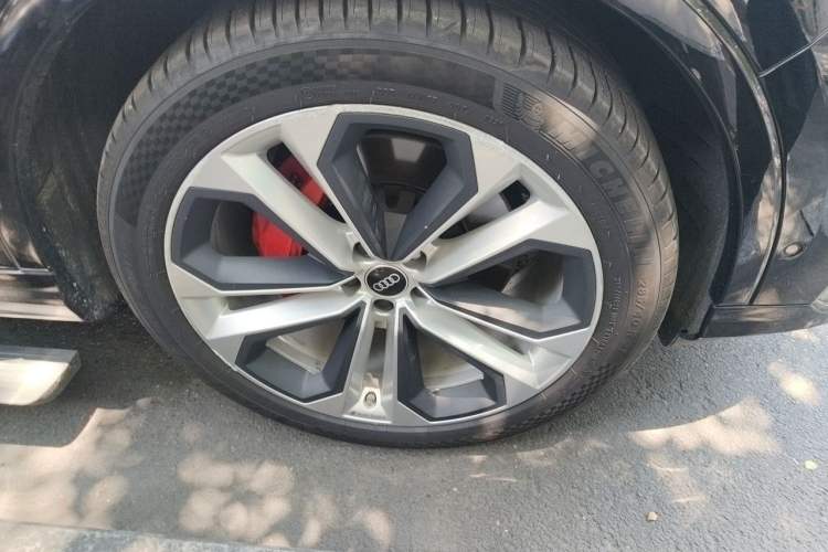 Used Audi Q7 2021 55 TFSI quattro S line Prestige Edition Right Front Wheel Hub