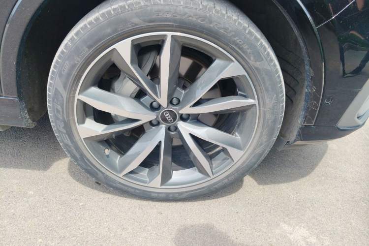 Used Audi Q7 2021 45 TFSI quattro S line Luxury Edition Right Front Wheel Hub