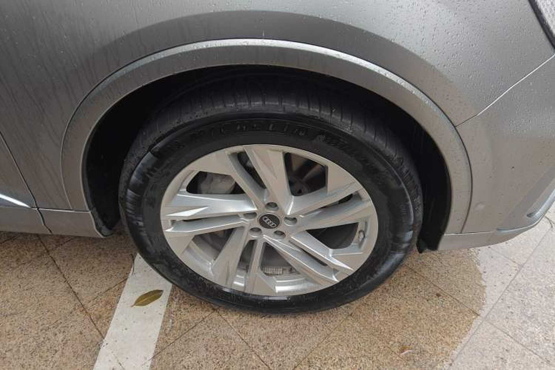 Used Audi Q7 2021 45 TFSI quattro S line Sport model Right Front Wheel Hub