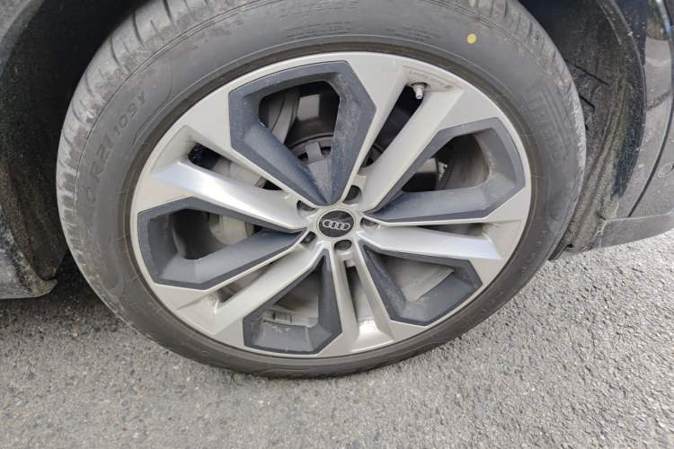 Used Audi Q7 2021 55 TFSI quattro S line Prestige Edition Right Front Wheel Hub