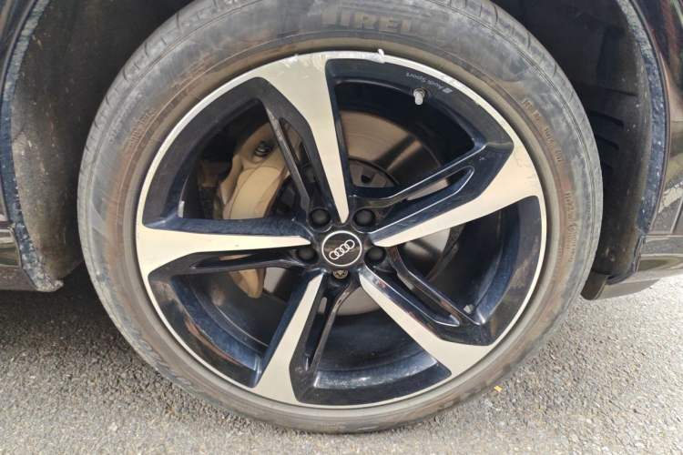 Used Audi Q7 2021 55 TFSI quattro S line Prestige Edition Right Front Wheel Hub
