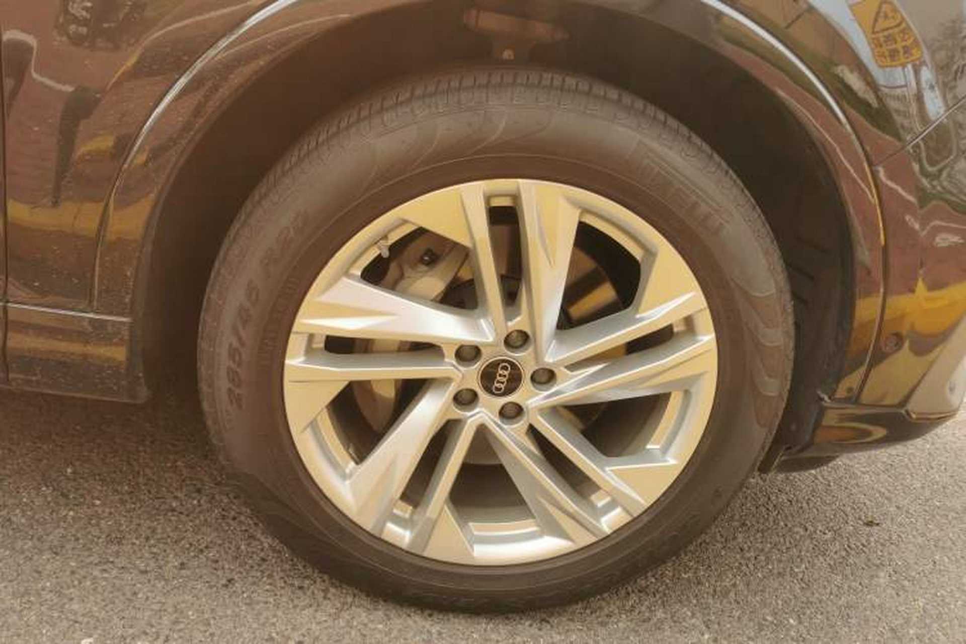 Used Audi Q7 2021 45 TFSI quattro S line Sport model Right Front Wheel Hub