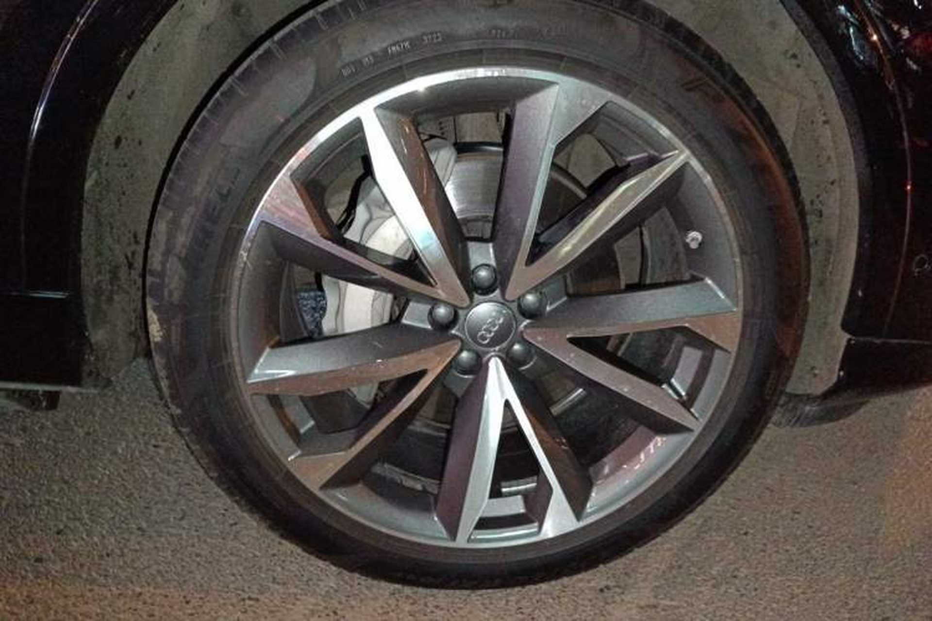 Used Audi Q7 2021 55 TFSI quattro S line Sport model Right Front Wheel Hub