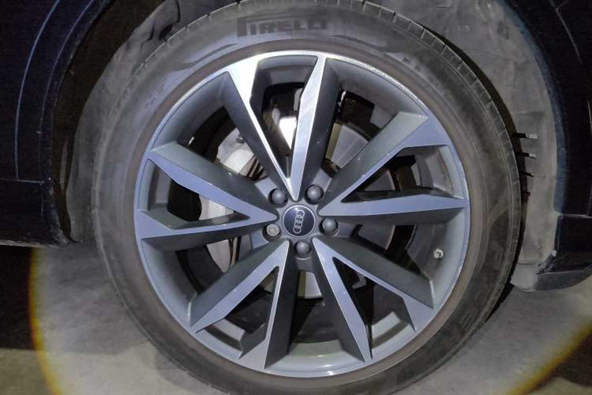 Used Audi Q7 2021 55 TFSI quattro S line Sport model Right Front Wheel Hub