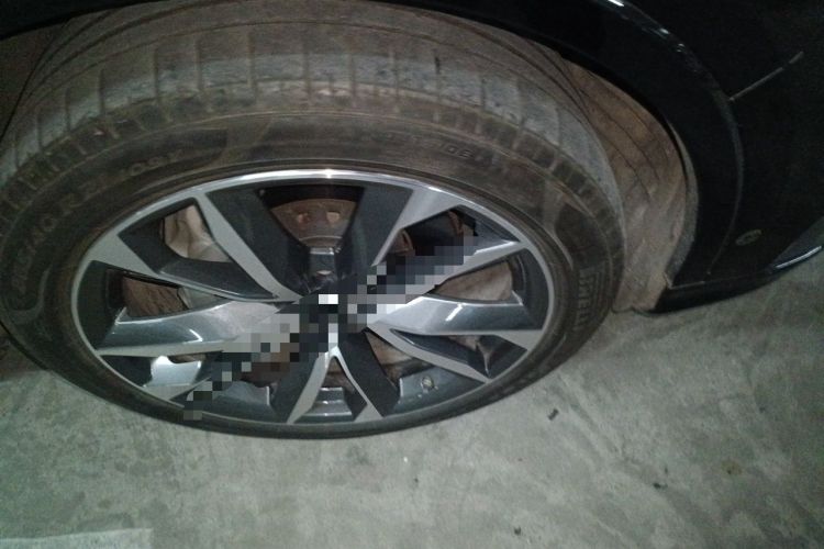 Used Audi Q7 2021 55 TFSI quattro S line Sport model Right Front Wheel Hub