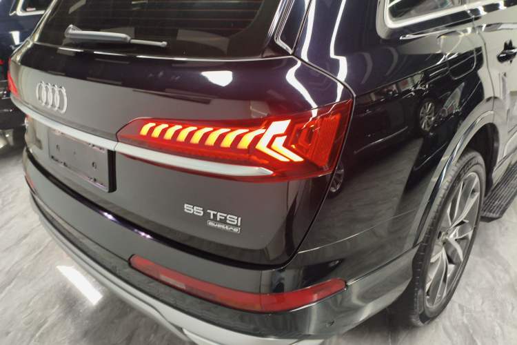Used Audi Q7 2021 55 TFSI quattro S line Sport model Right Rear Taillight