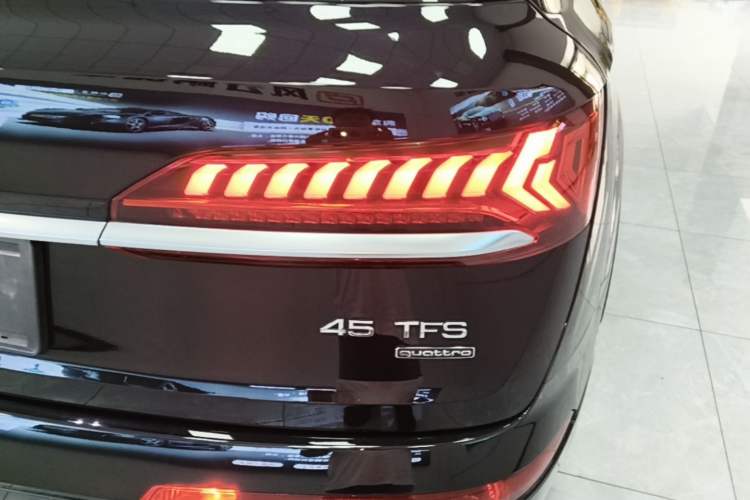 Used Audi Q7 2021 45 TFSI quattro S line Sport model Right Rear Taillight