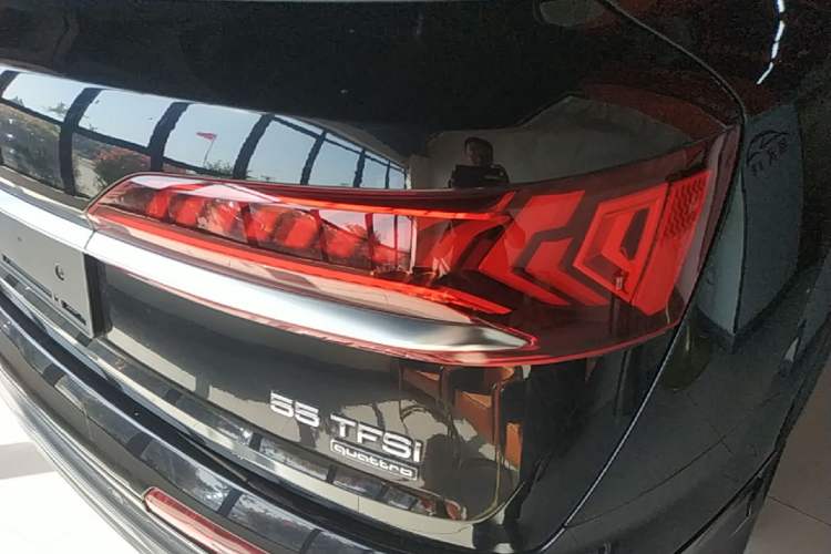 Used Audi Q7 2021 55 TFSI quattro S line Sport model Right Rear Taillight