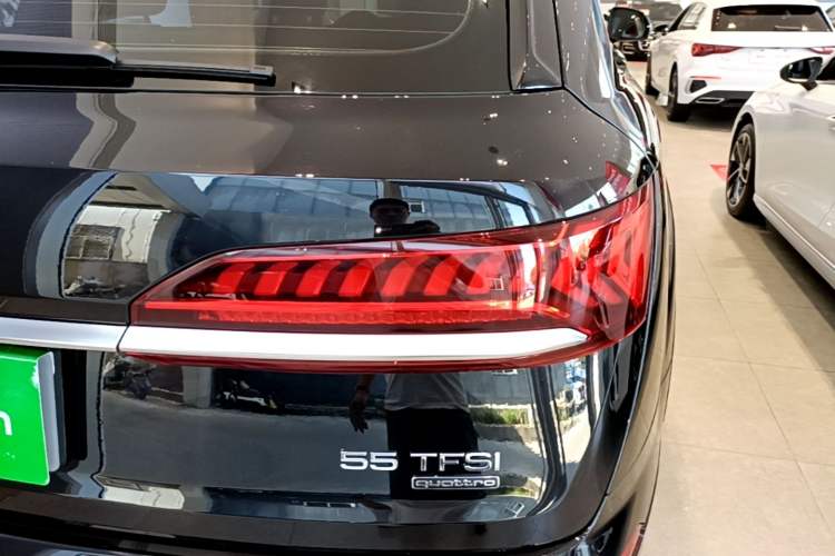 Used Audi Q7 2021 55 TFSI quattro S line Sport model Right Rear Taillight
