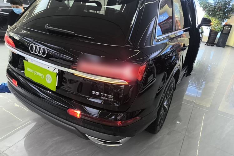 Used Audi Q7 2021 55 TFSI quattro S line Sport model Right Rear Taillight