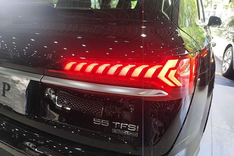 Used Audi Q7 2021 55 TFSI quattro S line Sport model Right Rear Taillight