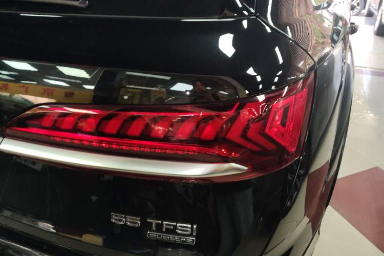 Used Audi Q7 2021 55 TFSI quattro S line Prestige Edition Right Rear Taillight