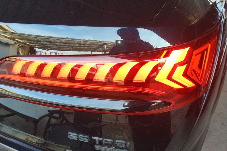 Used Audi Q7 2021 55 TFSI quattro S line Sport model Right Rear Taillight