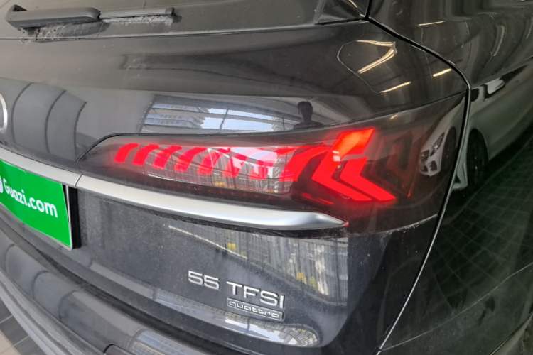 Used Audi Q7 2021 55 TFSI quattro S line Sport model Right Rear Taillight
