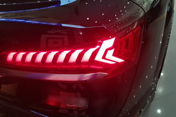 Used Audi Q7 2021 55 TFSI quattro S line Sport model Right Rear Taillight