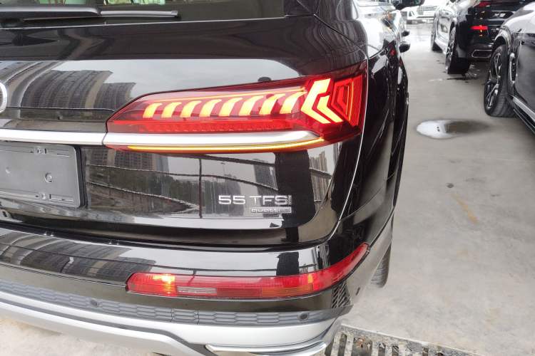 Used Audi Q7 2021 55 TFSI quattro S line Prestige Edition Right Rear Taillight