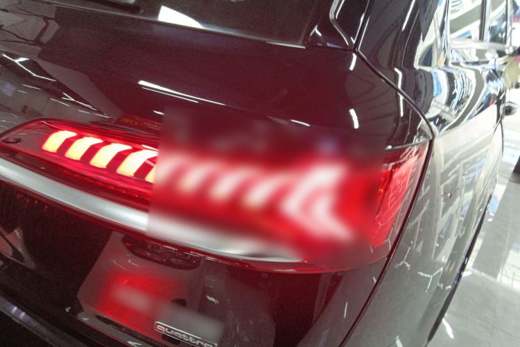 Used Audi Q7 2021 45 TFSI quattro S line Sport model Right Rear Taillight