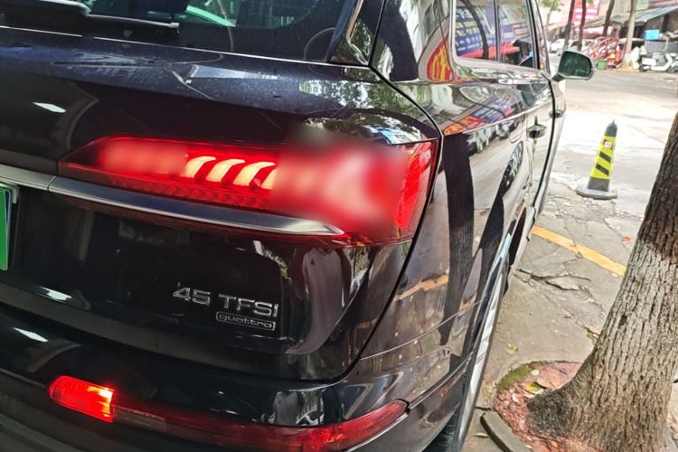Used Audi Q7 2021 45 TFSI quattro S line Sport model Right Rear Taillight
