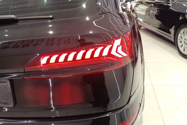 Used Audi Q7 2021 55 TFSI quattro S line Sport model Right Rear Taillight