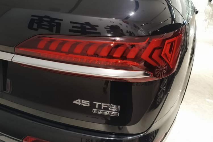 Used Audi Q7 2021 45 TFSI quattro S line Sport model Right Rear Taillight