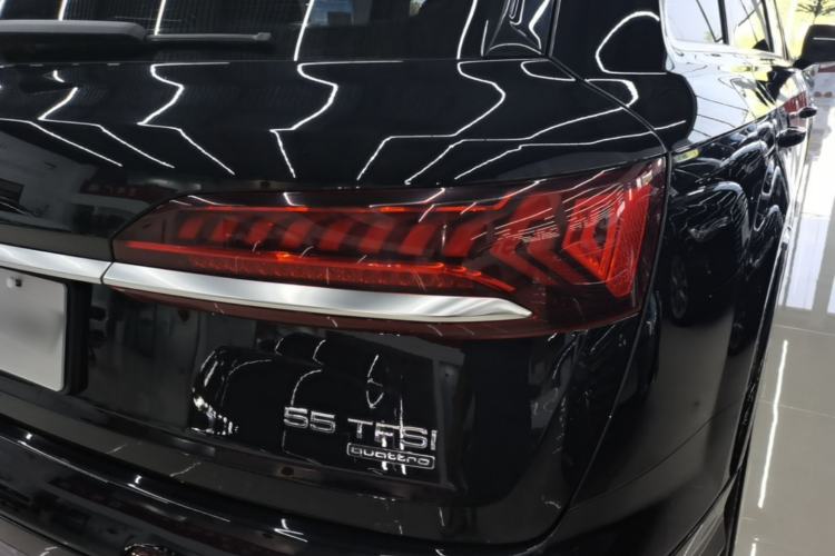 Used Audi Q7 2021 55 TFSI quattro S line Sport model Right Rear Taillight