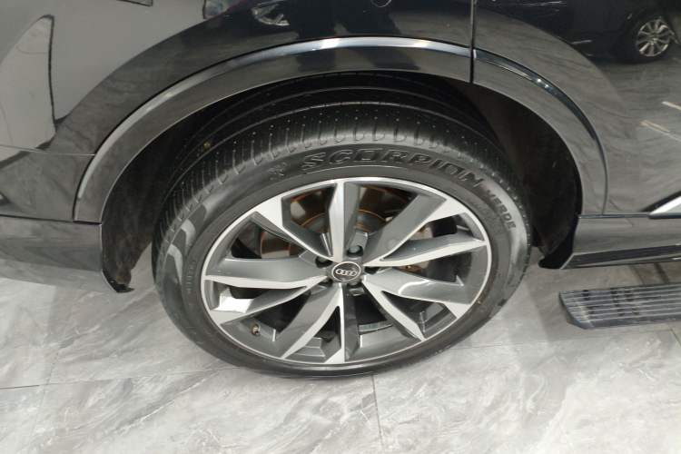 Used Audi Q7 2021 55 TFSI quattro S line Sport model Right Rear Wheel Hub