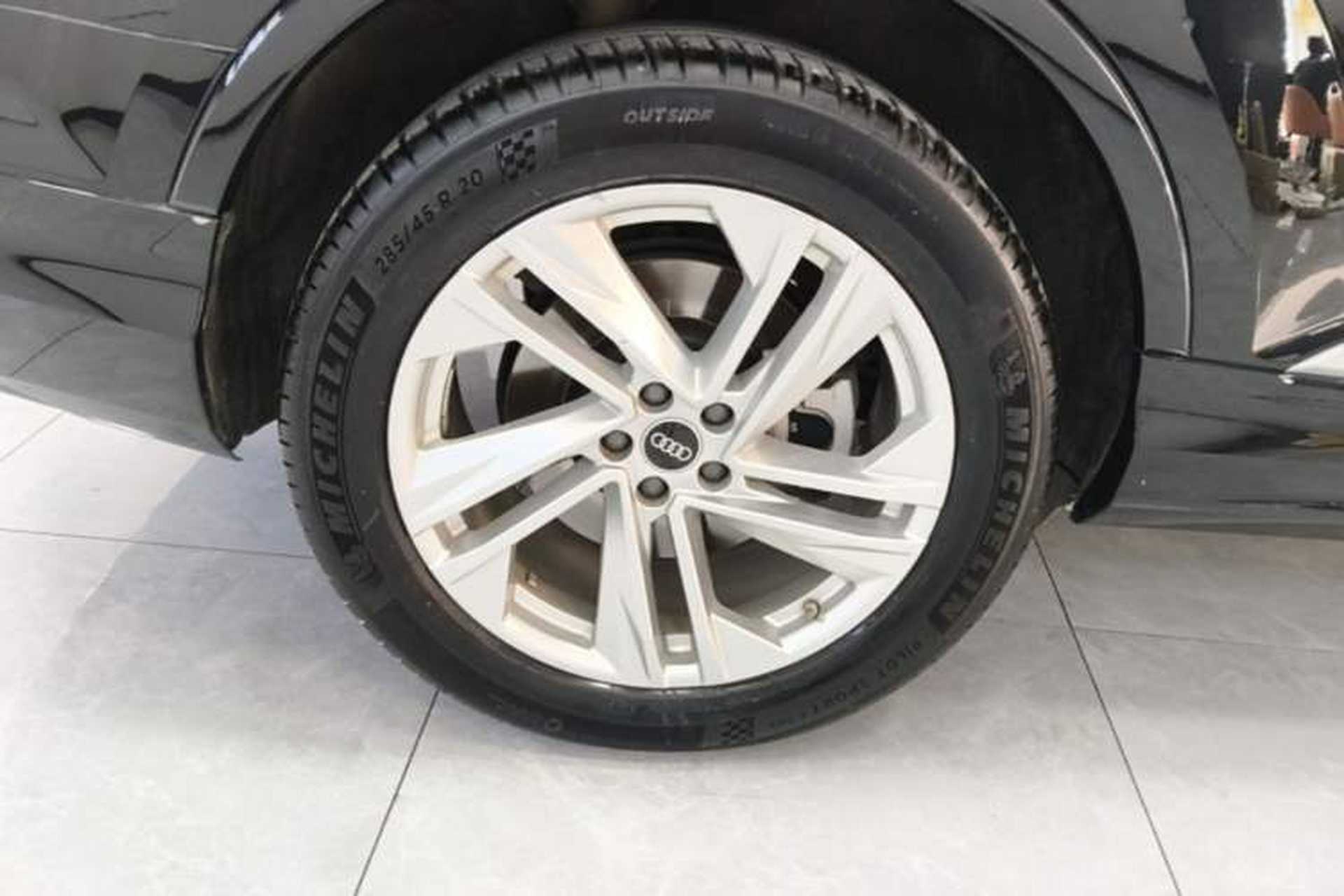Used Audi Q7 2021 45 TFSI quattro S line Sport model Right Rear Wheel Hub