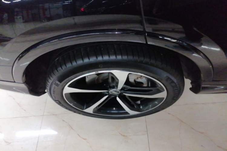 Used Audi Q7 2021 55 TFSI quattro S line Sport model Right Rear Wheel Hub