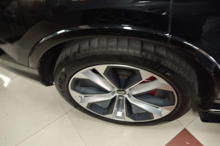 Used Audi Q7 2021 55 TFSI quattro S line Prestige Edition Right Rear Wheel Hub