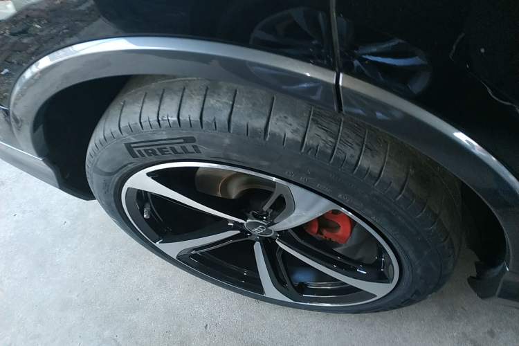 Used Audi Q7 2021 55 TFSI quattro S line Sport model Right Rear Wheel Hub
