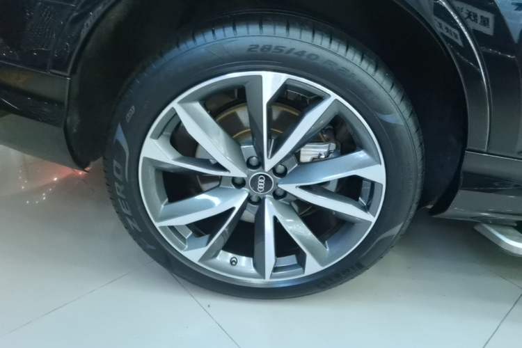 Used Audi Q7 2021 55 TFSI quattro S line Sport model Right Rear Wheel Hub