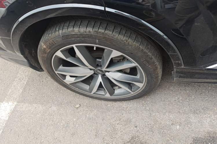 Used Audi Q7 2021 55 TFSI quattro S line Sport model Right Rear Wheel Hub