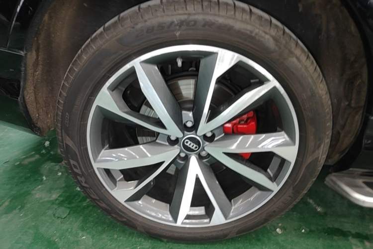 Used Audi Q7 2021 55 TFSI quattro S line Sport model Right Rear Wheel Hub