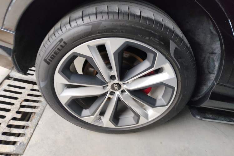 Used Audi Q7 2021 55 TFSI quattro S line Prestige Edition Right Rear Wheel Hub