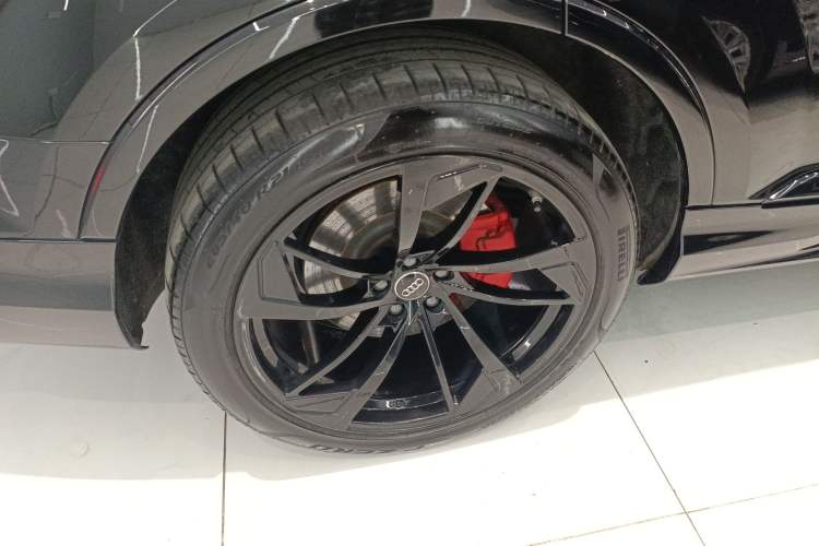 Used Audi Q7 2021 55 TFSI quattro S line Sport model Right Rear Wheel Hub