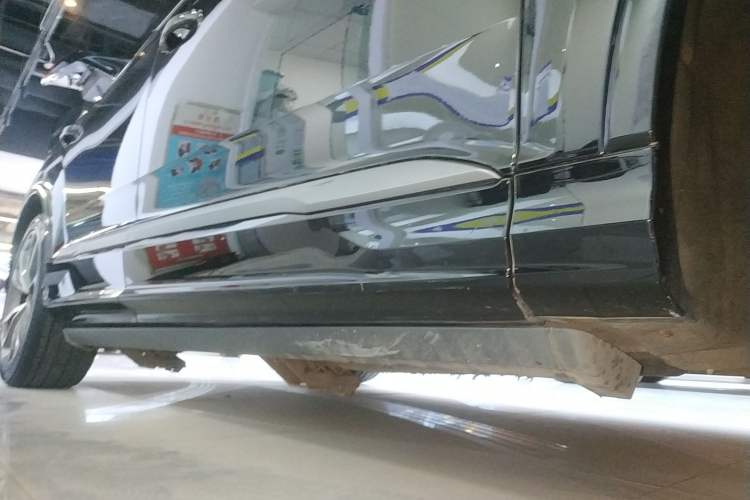 Used Audi Q7 2021 55 TFSI quattro S line Sport model Right Side Sill