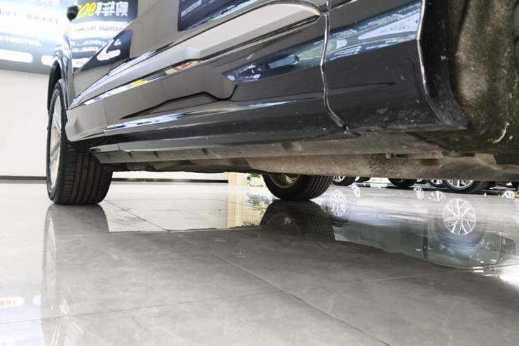 Used Audi Q7 2021 45 TFSI quattro S line Sport model Right Side Sill