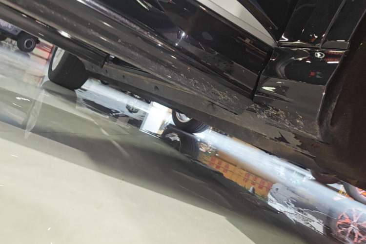 Used Audi Q7 2021 45 TFSI quattro S line Sport model Right Side Sill