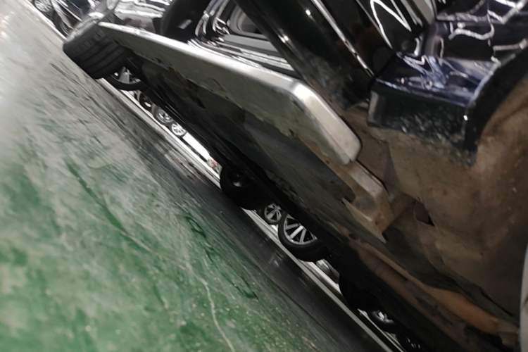 Used Audi Q7 2021 55 TFSI quattro S line Sport model Right Side Sill