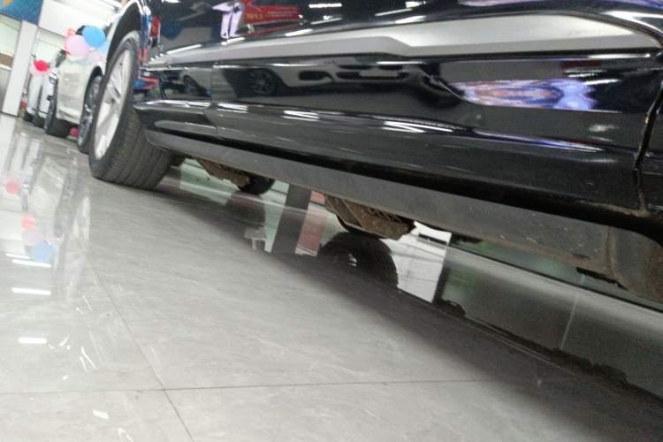 Used Audi Q7 2021 45 TFSI quattro S line Sport model Right Side Sill