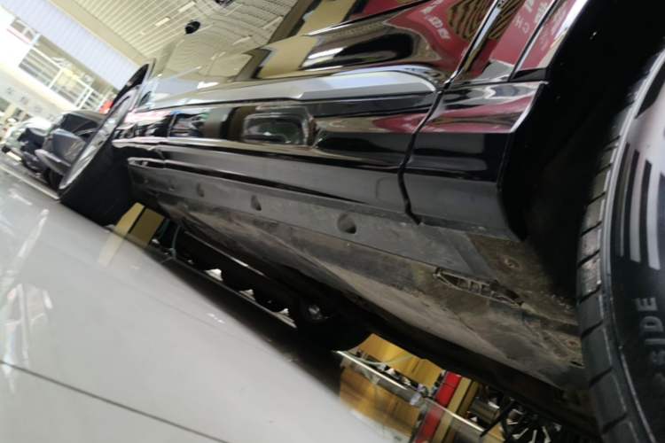 Used Audi Q7 2021 45 TFSI quattro S line Sport model Right Side Sill