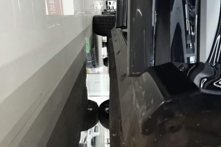 Used Audi Q7 2021 55 TFSI quattro S line Sport model Right Side Sill