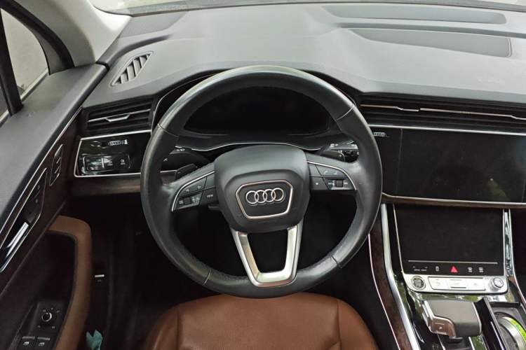 Used Audi Q7 2021 55 TFSI quattro S line Sport model Steering Wheel