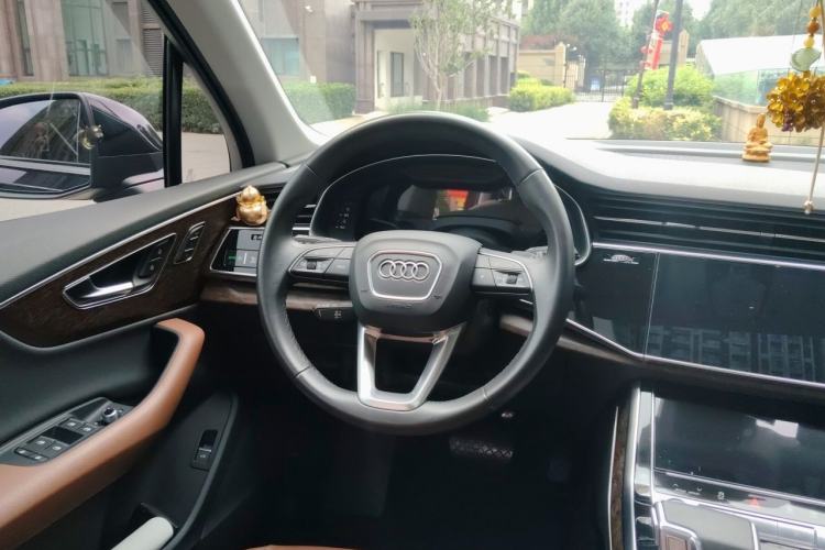 Used Audi Q7 2021 45 TFSI quattro S line Sport model Steering Wheel