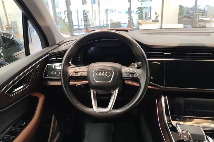 Used Audi Q7 2021 55 TFSI quattro S line Sport model Steering Wheel